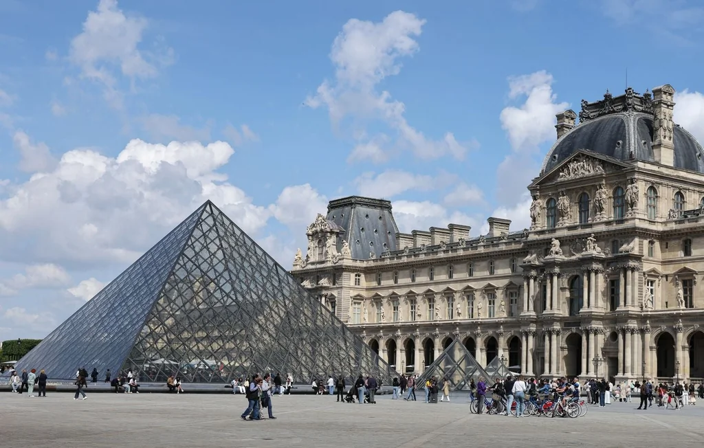 Attentat déjoué au Louvre : un suspect tunisien écroué à Paris