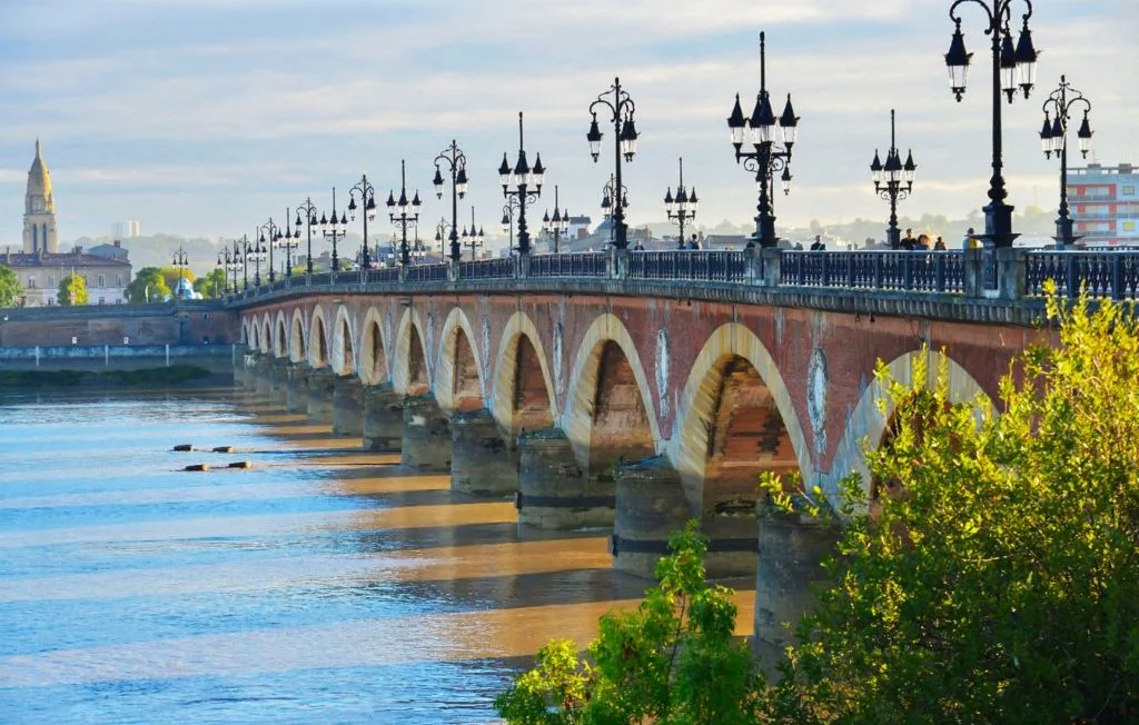 Bordeaux : un jeune sans-abri sauve une femme de la noyade