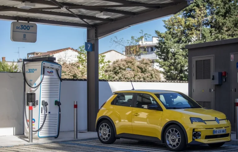 Bornes électriques : la France veut quintupler son réseau d&rsquo;ici 2035
