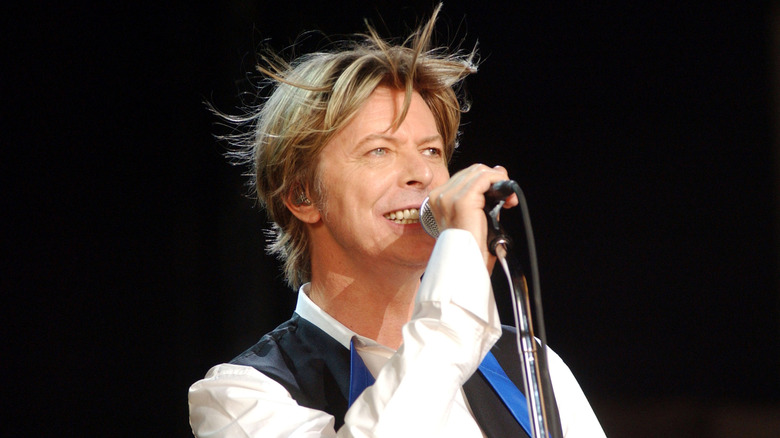 David Bowie chantant