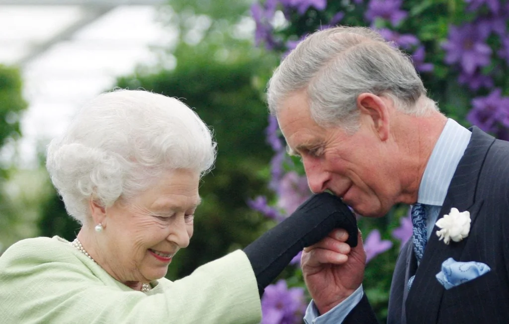 Centenaire d'Elizabeth II : Charles III dévoile un mémorial à Londres