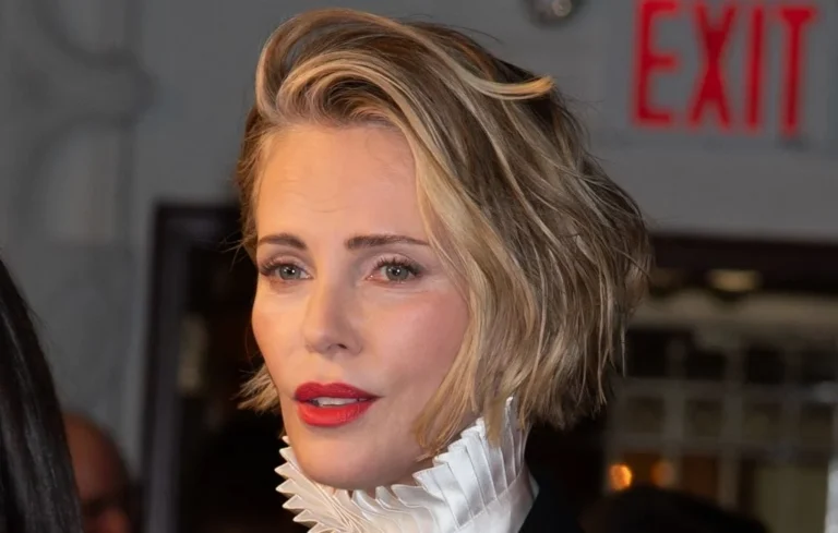 Charlize Theron clarifie ses propos sur Timothée Chalamet et l’IA