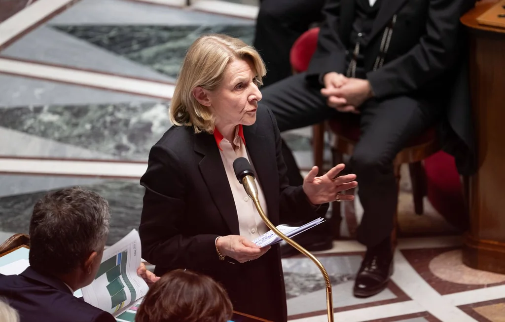 Crise chez Grasset : la ministre de la Culture soutient les auteurs