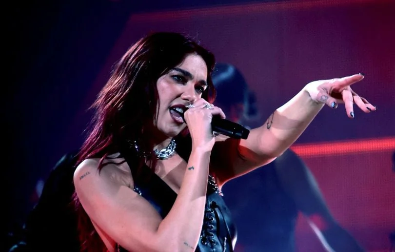 Dua Lipa finance un véhicule médical pour l'armée ukrainienne