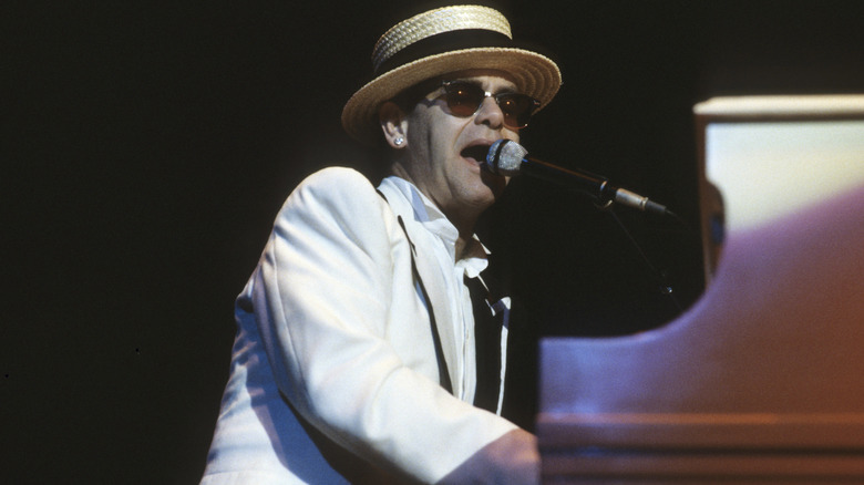 Elton John au piano