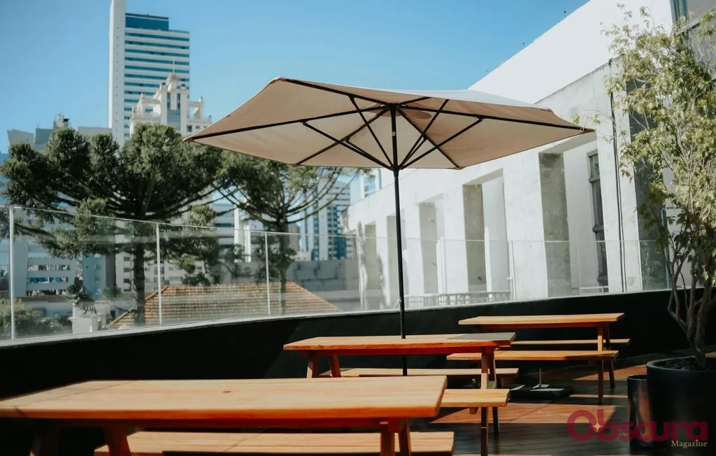 États-Unis : une femme meurt frappée par un parasol de restaurant