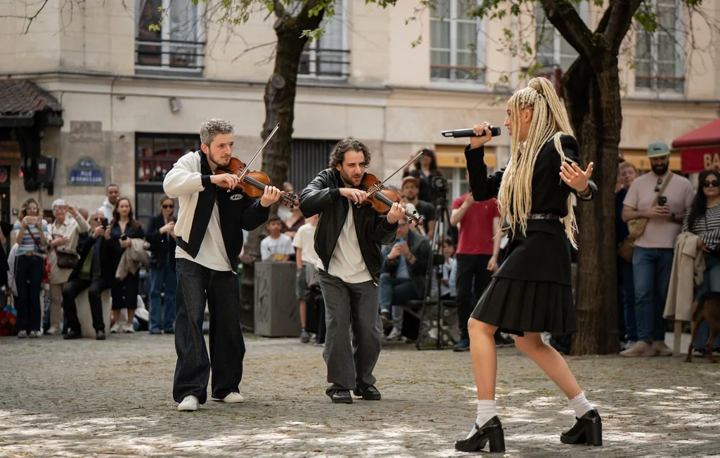 Eurovision 2026 : dans les coulisses du flashmob de Monroe à Paris