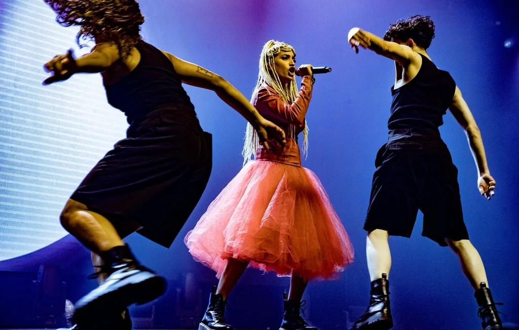 Eurovision 2026 : Monroe impressionne à Amsterdam avec « Regarde ! »