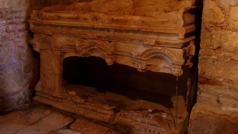 Tombe profanée de Saint Nicolas