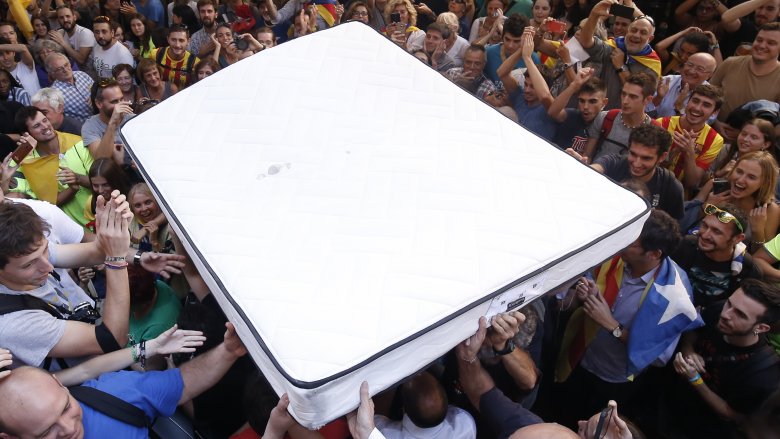 Matelas en mouvement lors d'une foule