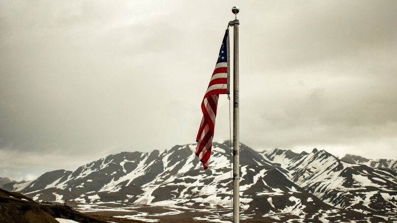 Drapeau américain au-dessus de l'Alaska