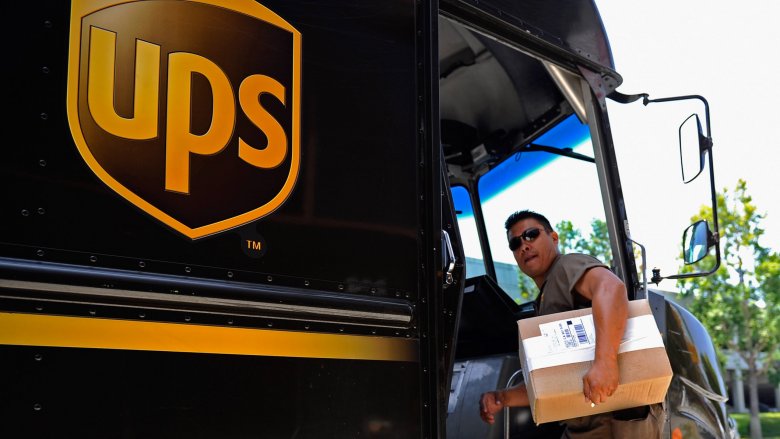 camion UPS et chauffeur