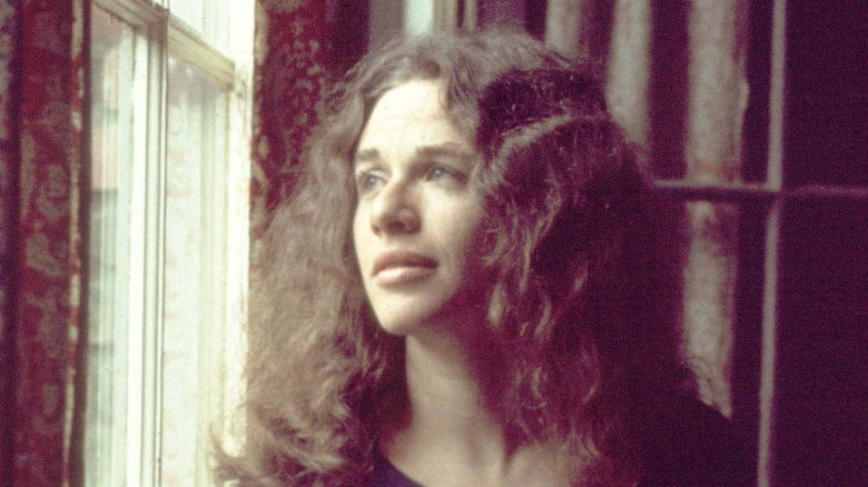 Carole King lors d'une séance photo pour l'album Tapestry