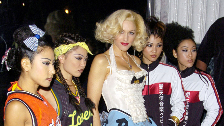 Gwen Stefani et ses danseuses Harajuku lors d'un événement de mode