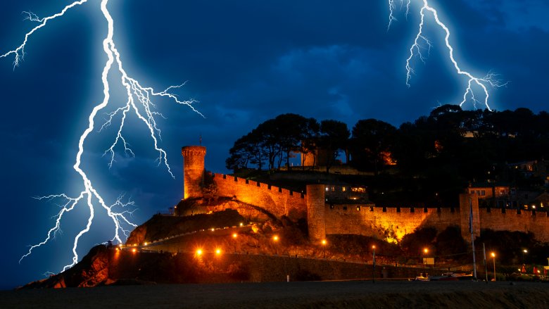 Château sombre la nuit