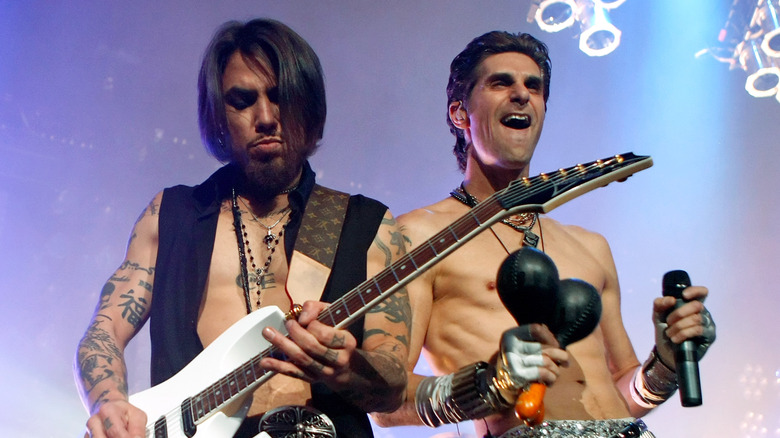 Dave Navarro et Perry Farrell sur scène