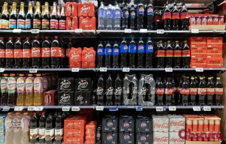 Macron relance le débat sur la consigne des bouteilles en plastique