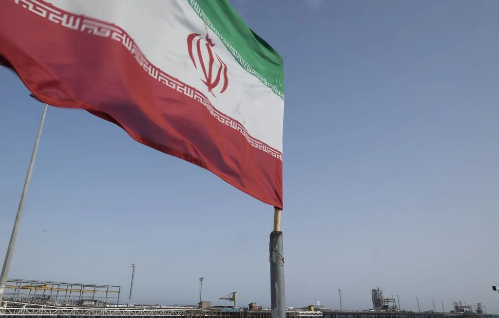 Marée noire en Iran : une nappe de pétrole menace le Golfe persique
