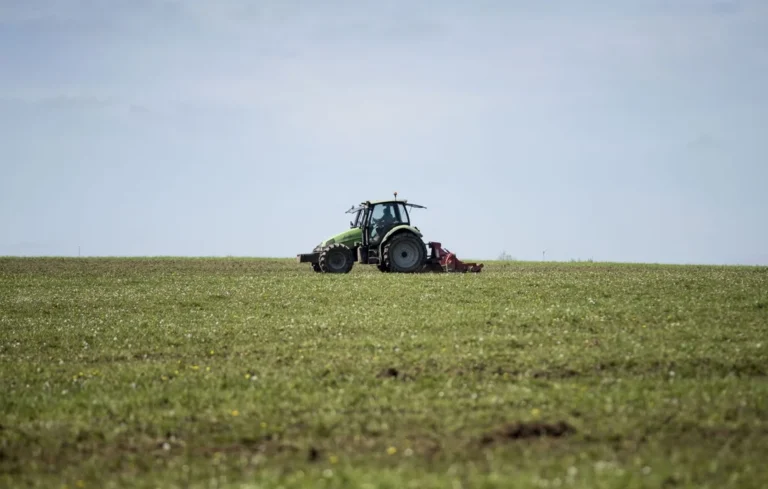 Meillac : un octogénaire meurt écrasé par son tracteur en Bretagne