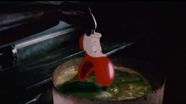 Judge Doom tue une chaussure dans Qui veut la peau de Roger Rabbit