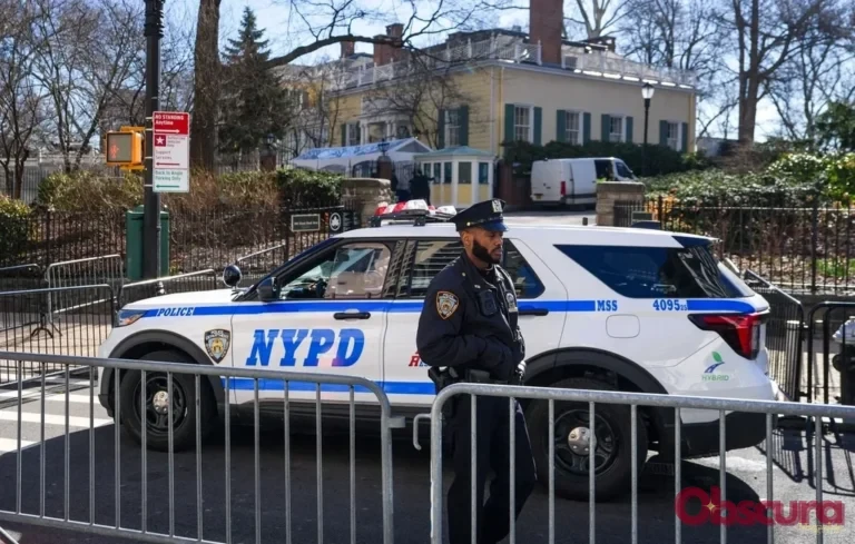 New York : une femme meurt après une chute de 3 mètres dans un trou