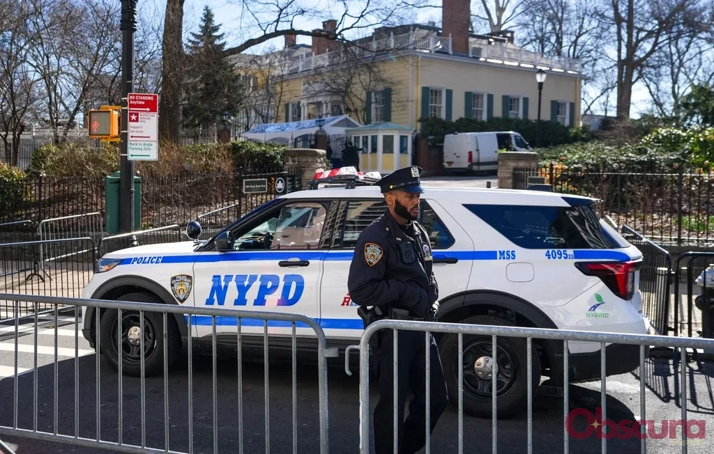 New York : une femme meurt après une chute de 3 mètres dans un trou