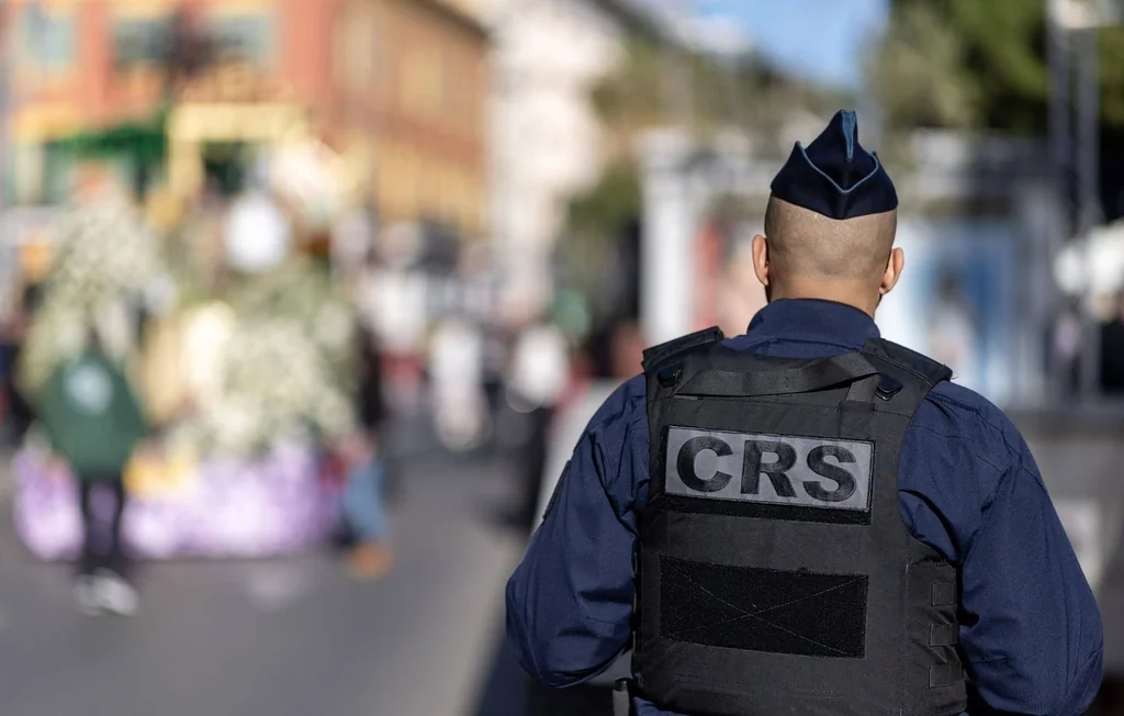 Nice : deux CRS jugés pour violences et vol après une agression filmée