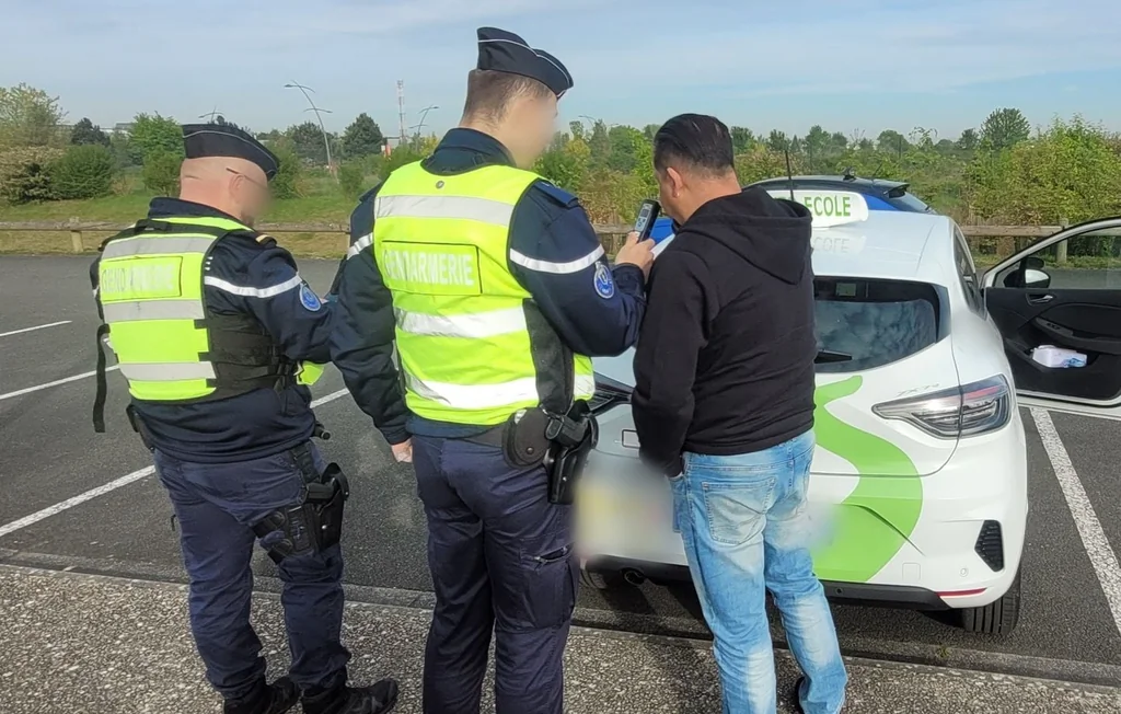 Oise : un gérant d'auto-école contrôlé sans permis en pleine leçon