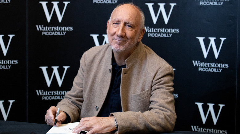 Pete Townshend lors d'une séance de dédicaces