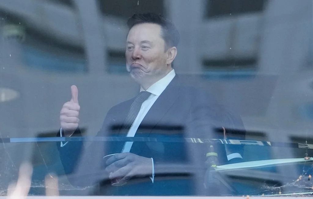 Plainte en France contre Elon Musk pour injures homophobes