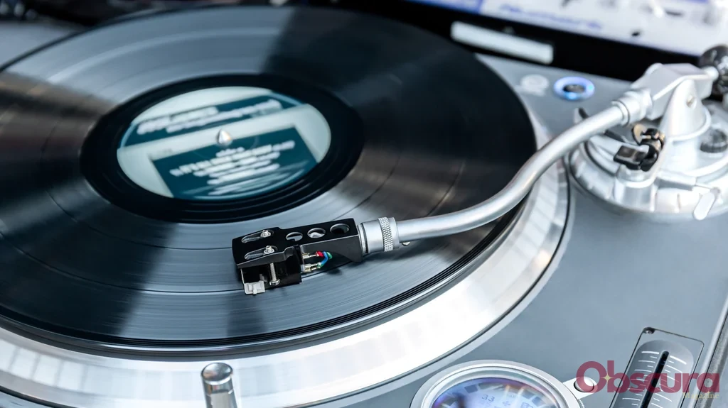 Platines vinyles des années 70 : le retour de l'entraînement direct