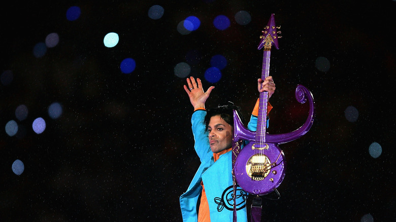 Prince lors du spectacle de la mi-temps du Super Bowl en 2007