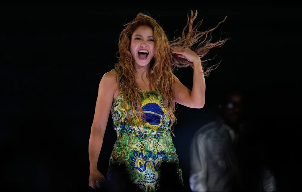 Shakira réunit deux millions de fans à Copacabana pour un concert géant
