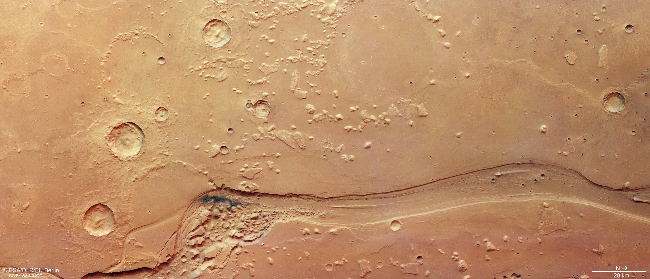 Vue de Shalbatana Vallis, grand chenal équatorial martien photographié par Mars Express