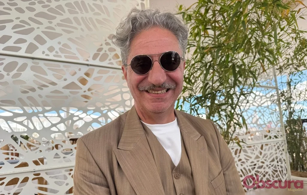 Simon Abkarian incarne De Gaulle avec grandeur à Cannes 2026