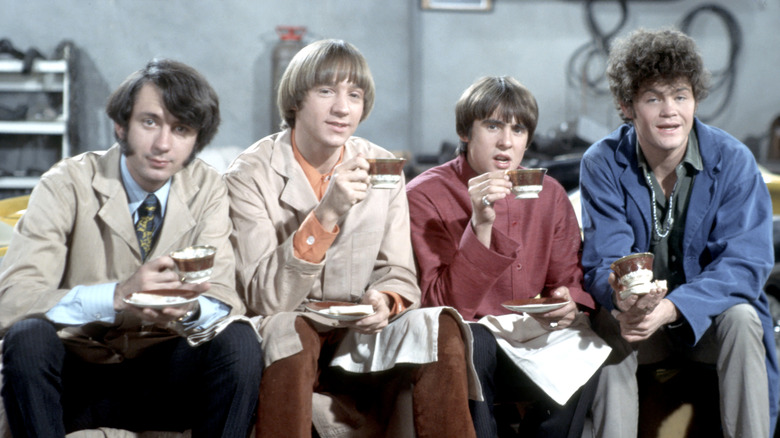 Les Monkees sur le plateau de leur série