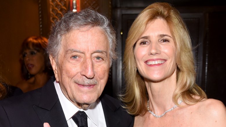Tony Bennett et Susan Bennett souriant lors d’un événement