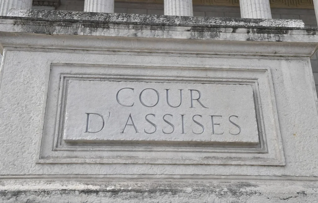 Val-de-Marne : perpétuité pour le père meurtrier de ses trois filles