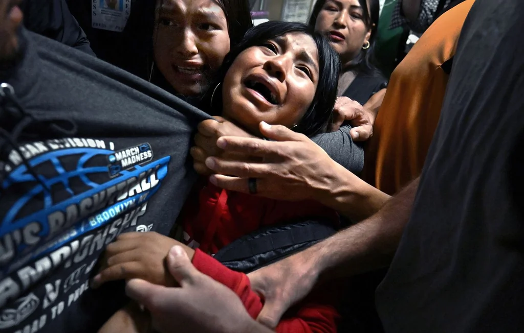 World Press Photo 2026 : le cliché d'une famille séparée sacré