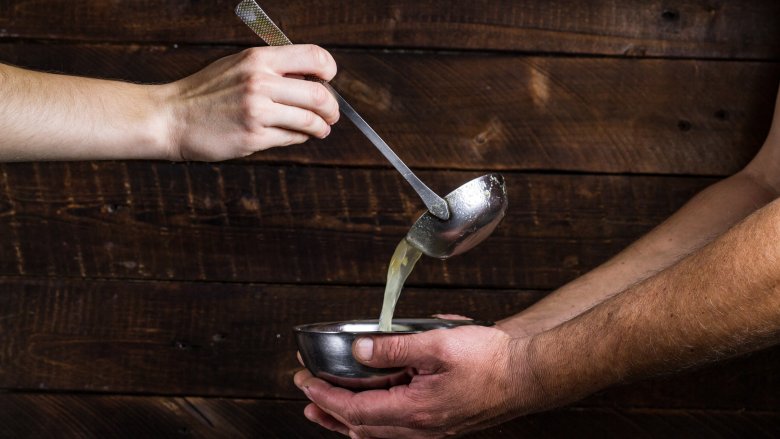 bol de bouillon et faim
