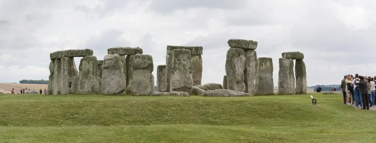 Stonehenge : la pierre d&rsquo;autel a-t-elle été transportée par un glacier ?