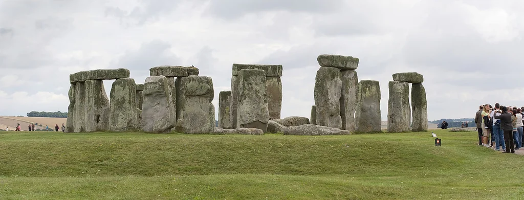 Stonehenge : la pierre d’autel a-t-elle été transportée par un glacier ?