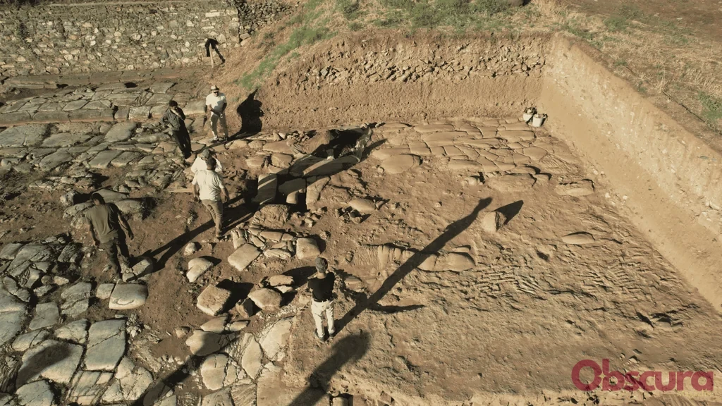 Statue de marbre découverte à Sardes lors de sa mise au jour